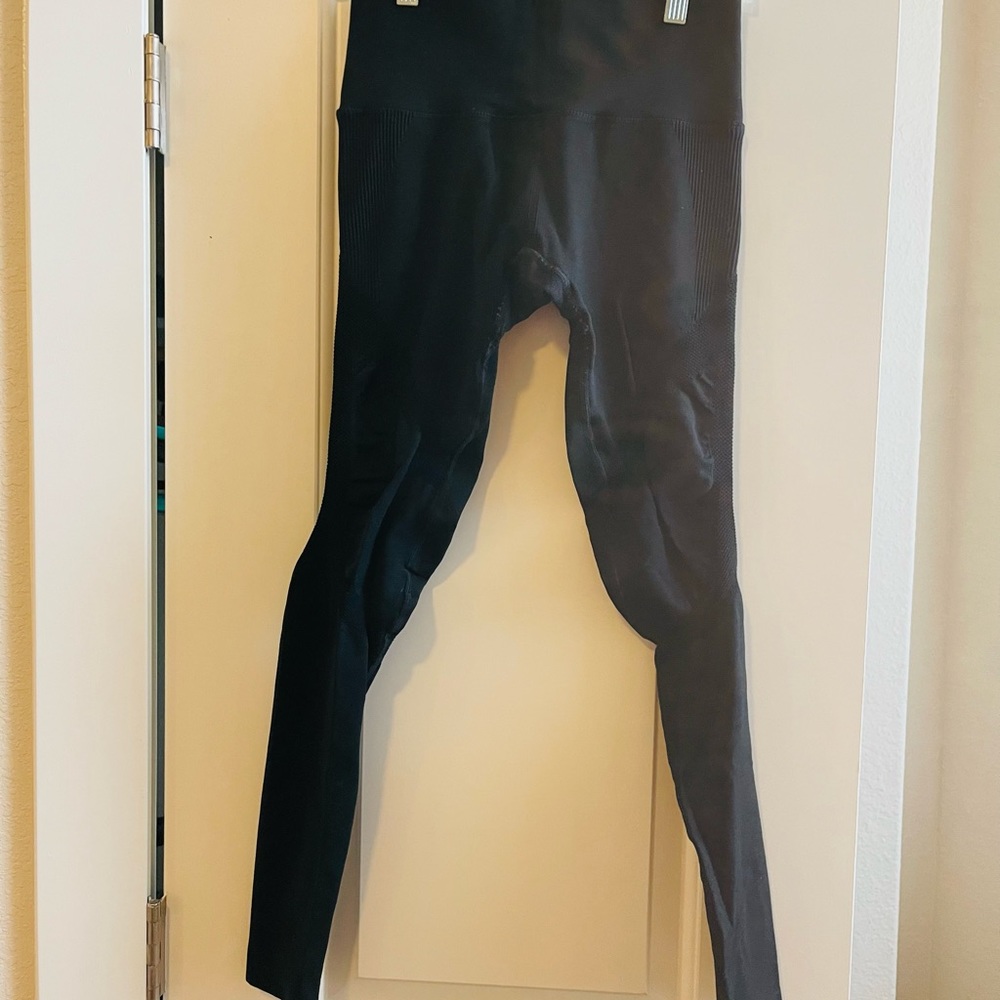 Size M Alphalete leggings
